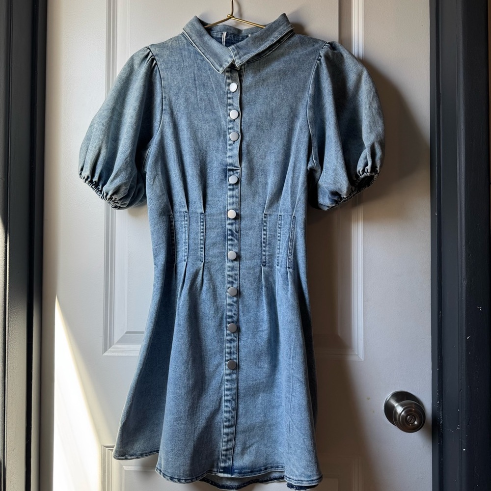 Light Denim Puff-Sleeve Button-Front Dress woman size small